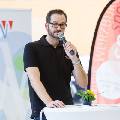 Bild vergr&ouml;&szlig;ern: Schwimmbad-Einweihung042