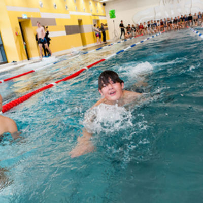 Bild vergr&ouml;&szlig;ern: Schwimmbad-Einweihung126