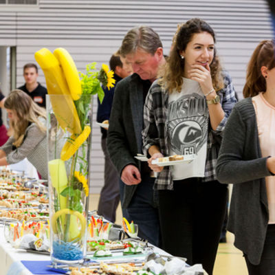 Bild vergr&ouml;&szlig;ern: Schwimmbad-Einweihung150