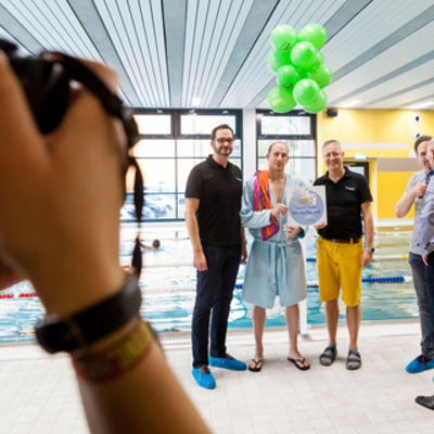 Bild vergr&ouml;&szlig;ern: Schwimmbad-Einweihung139