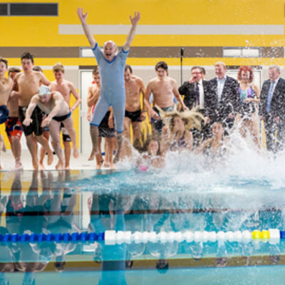 Bild vergr&ouml;&szlig;ern: Schwimmbad-Einweihung104