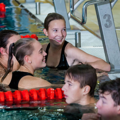 Bild vergr&ouml;&szlig;ern: Schwimmbad-Einweihung130