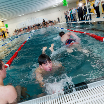 Bild vergr&ouml;&szlig;ern: Schwimmbad-Einweihung125
