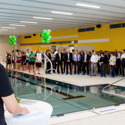 Bild vergr&ouml;&szlig;ern: Schwimmbad-Einweihung040