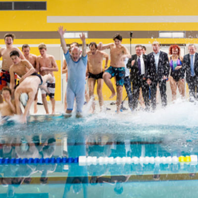 Bild vergr&ouml;&szlig;ern: Schwimmbad-Einweihung105