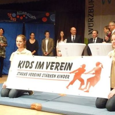 Bild vergr&ouml;&szlig;ern: Ehrenamtsabend Margetsh&ouml;chheim 2012 - 307