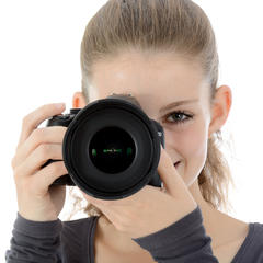 Teenager mit Digitalkamera