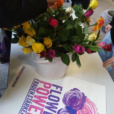 Faire Rosen am Gymnasium Veitsh&ouml;chheim