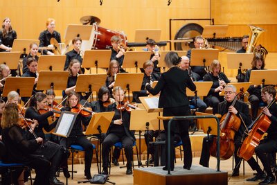 Sinfonieorchester der Sing- und Musikschule W&uuml;rzburg by Felix W&ouml;llmer