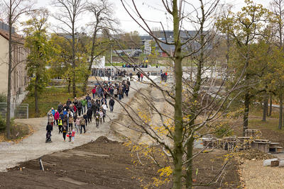 Bild vergr&ouml;&szlig;ern: Landesgartenschau 2018 - Besucher beim Baustellenfest am 22. Oktober 2017