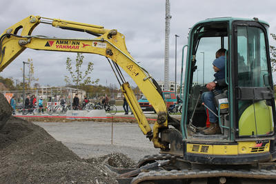 Bild vergr&ouml;&szlig;ern: Landesgartenschau 2018 - Bagger beim Baustellenfest am 22. Oktober 2017