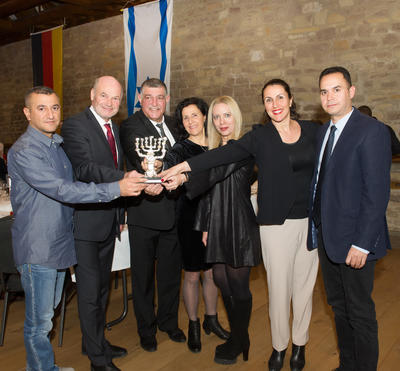 Gruppenfoto beim Festakt zum 20. Jubiläum der Partnerschaft mit Mateh Yehuda