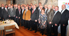 Bei einem besonderen Ehrenabend im historischen Bürgersaal des Rathauses Sommerhausen wurden zahlreiche Feldgeschworene für ihr langjähriges Wirken geehrt.