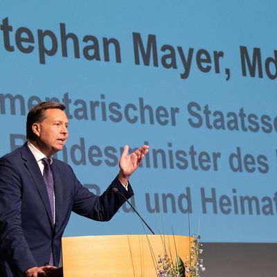 Parlamentarischer Staatsekretär Stephan Mayer am Rednerpult.