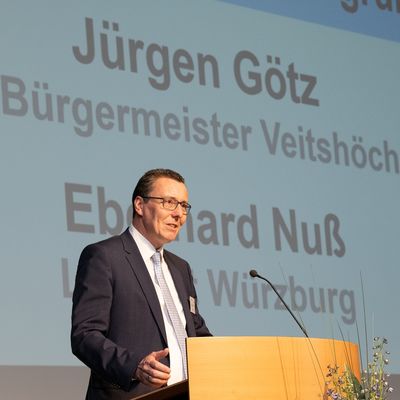 Der Veitshöchheimer Bürgermeister Jürgen Götz am Rednerpult.
