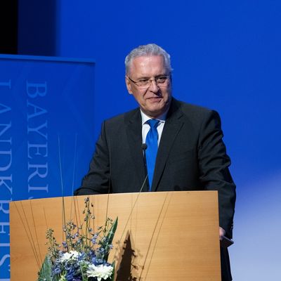 Innenminister Joachim Herrmann am Rednerpult.