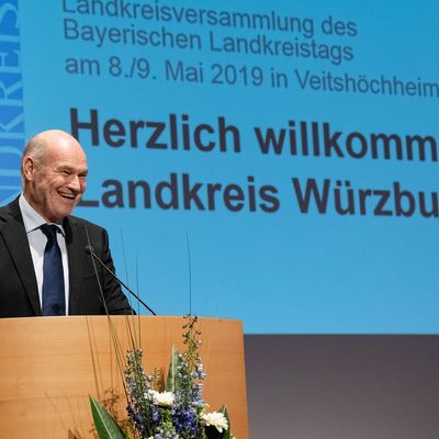 Landrat Eberhard Nuß bei der Eröffnung der Landkreisversammlung.