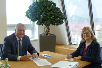 Betriebliche Sozialberatung LR Eberth und K Ostheimer im Gespr&auml;ch - by Marion Linneberg