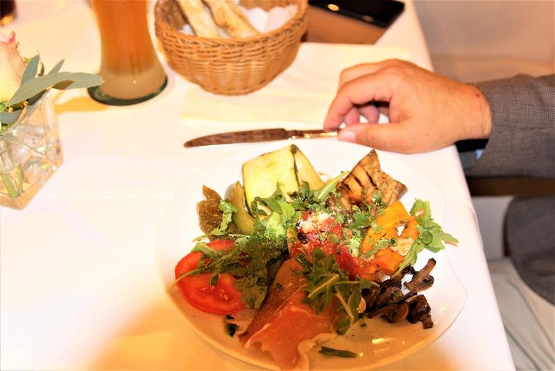 Bild vergrößern: Ein leichtes sommerliches Menü lockt beispielsweise in Lengfeld im Ristorante Dolce Vita die Gäste an den Mittagstisch für Senioren.