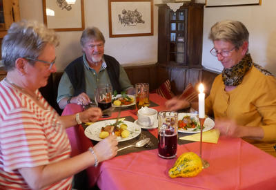 Herbstliche Köstlichkeiten und Geselligkeit prägen in der Herbstaktionswoche vom 19. bis 23. Oktober den Mittagstisch für Senioren.