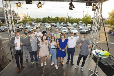 Die Servicestelle Ehrenamt im Landkreis W&uuml;rzburg geht gerne neue Wege: hier bei der Autokino-Premiere des FEEL-FR.E.E.-Films, der junge Menschen f&uuml;r ehrenamtliches Engagement begeistert. F&uuml;r das Jubil&auml;umsjahr 2021, in dem die Servicestelle zehn Jahre Ehre