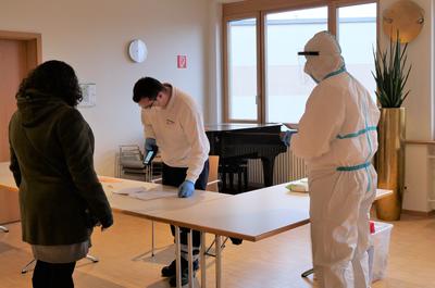Corona-Test im Altenheim