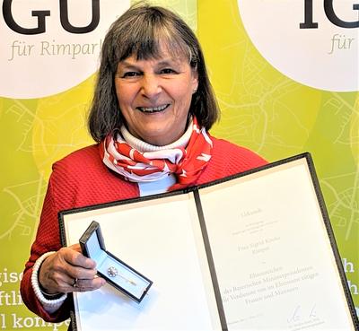 Ehrenzeichen des Bayerischen Ministerpr&auml;sidenten f&uuml;r Sigrid Knoke aus Rimpar