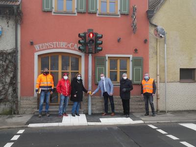 Bild vergrößern: Freischaltung der Fußgängerampel in Güntersleben am Lagerhaus