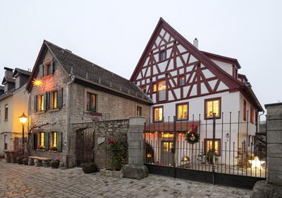 Sommerhausen, Katharinengasse, Au&szlig;enansicht - by privat