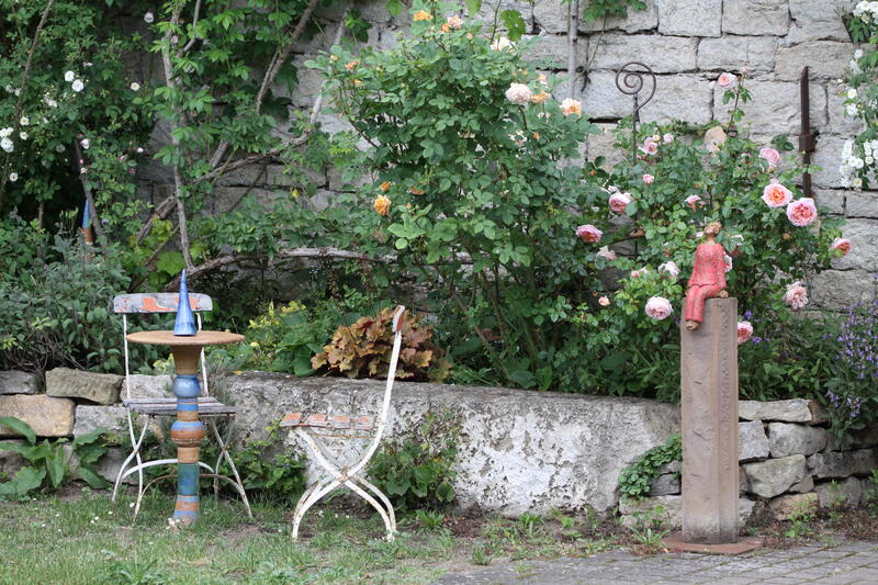 Bild vergrößern: Lauschige Plätzchen, duftende Blüten und grüne Gartenträume sind beim traditionellen »Tag der offenen Gartentür« in zahlreichen Privatgärten zu bewundern, wie hier bei Familie Bösl in Essfeld.