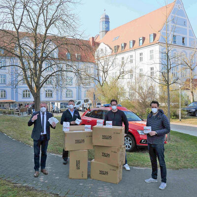 PM Spende 50.000 Masken für Flüchtlinge und Kitas by Christian Schuster