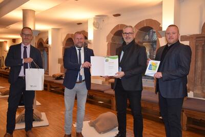 PM Urkunde Klimapakt Bayern Benediktushof by Ernts Pscheidl