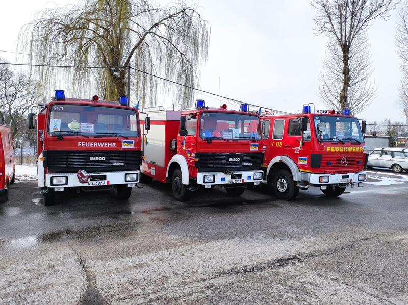 Bild vergrößern: Am 3. April haben die drei Feuerwehr-Fahrzeuge den Sammelplatz in Polen sicher erreicht. Sechs Fahrer, drei weitere Feuerwehrkräfte und ein Verwaltungsmitarbeiter aus dem Landratsamt Würzburg waren an der Überführung beteiligt.