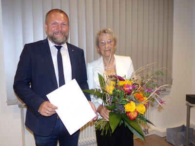 PM Ehrenzeichen des MP f&uuml;r Margot Beck R&ouml;ttingen