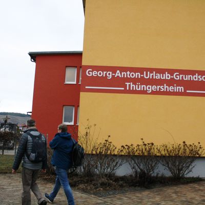 Bild vergr&ouml;&szlig;ern: Jugendamt vor Ort, Th&uuml;ngersheim - Schule1
