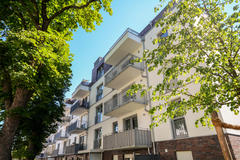 Fassade von modernen Mehrfamilienhusern, Wohnen in der Stadt