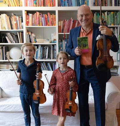 0X5A0025_Florian Meierott und Sch&uuml;ler_Foto Verena Meierott