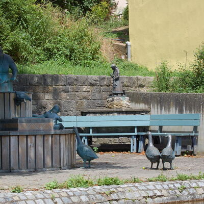 Bronzefiguren am Kneippbecken in E&szlig;feld