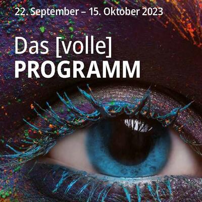 Bild vergr&ouml;&szlig;ern: Das Programmheft f&uuml;r den 33. Kulturherbst im Landkreis W&uuml;rzburg zeigt sich im buntschillernden Gewand des neuen Erscheinungsbildes des Landkreises. Der Inhalt bleibt wie immer ein prall gef&uuml;llter Kunst- und Kulturkalender, der zu rund 200 Veranstaltungen in 36 Gemeinden einl&auml;dt.