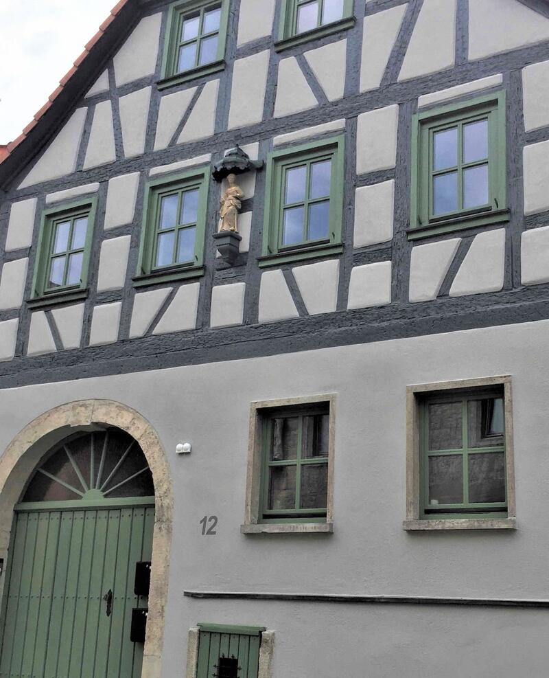 Bild vergrößern: Aus dem Jahr 1651 stammt das Fachwerkhaus in Eibelstadt, dessen Außenbereich beim Tag der Innenentwicklung besichtigt werden kann.